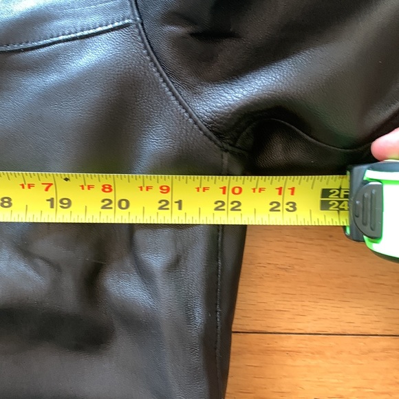 Andrew Marc New York L leather jacket. - Picture 3 of 4